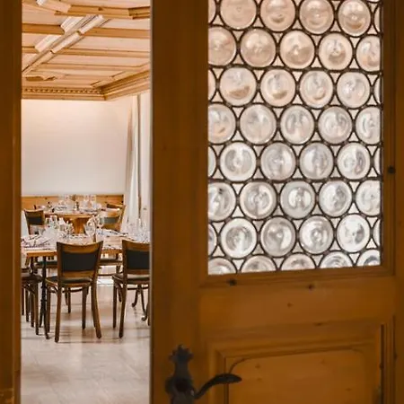 Hotel De Commune - *