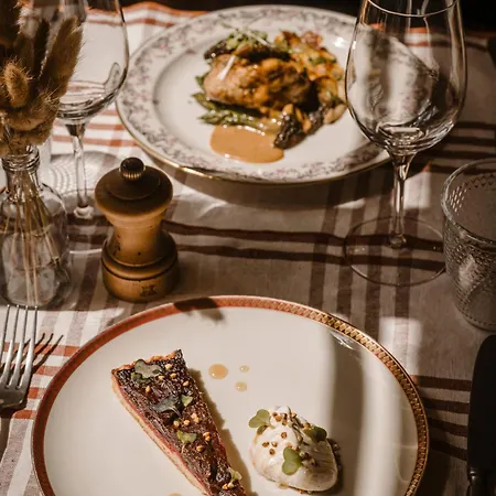 De Commune - Otel Rougemont